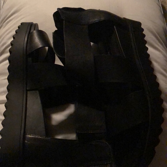 Shoes - Picture 3 of 4